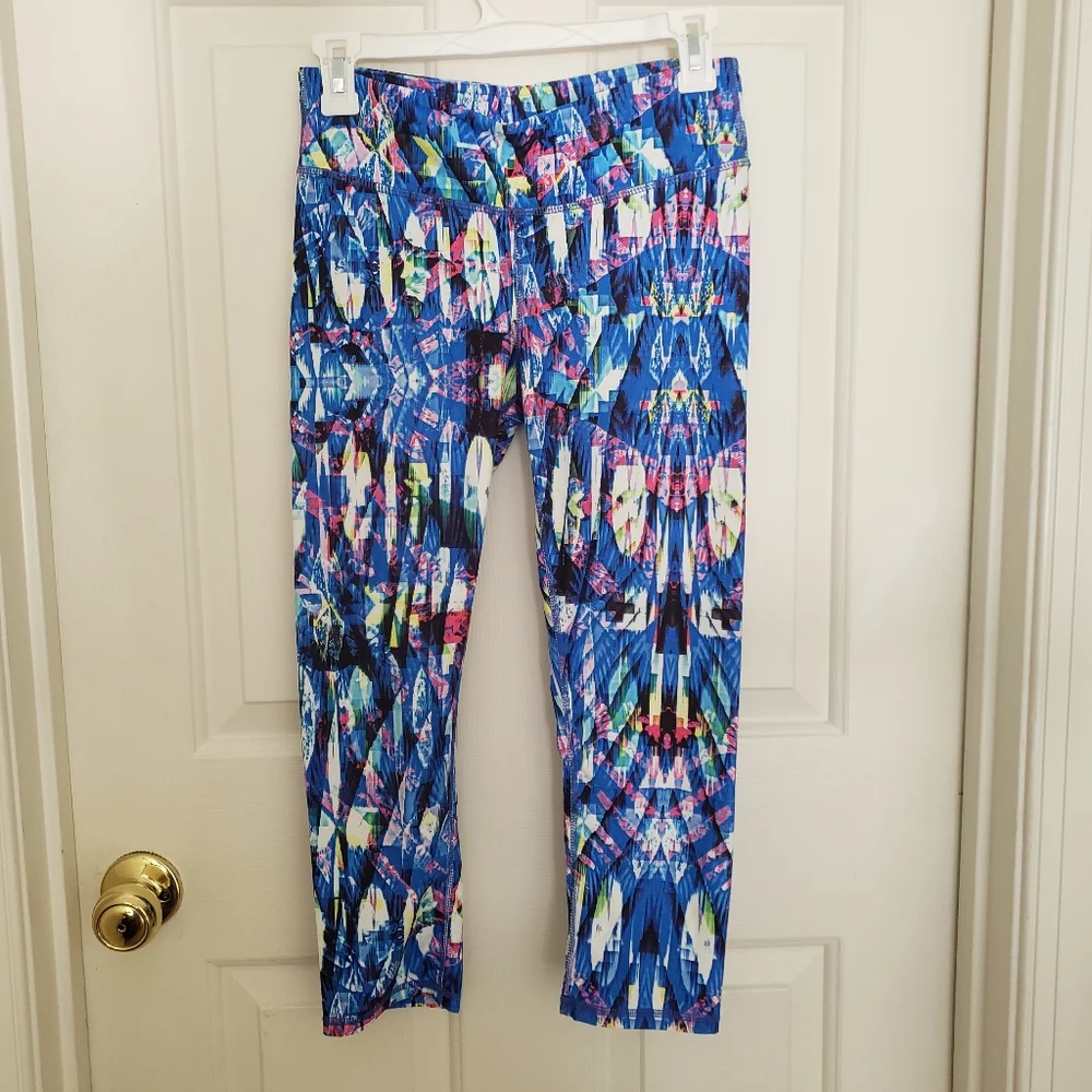 Fabletics Salar Capri Leggings Reef Blue Geometric Print Active Pants Size Small
